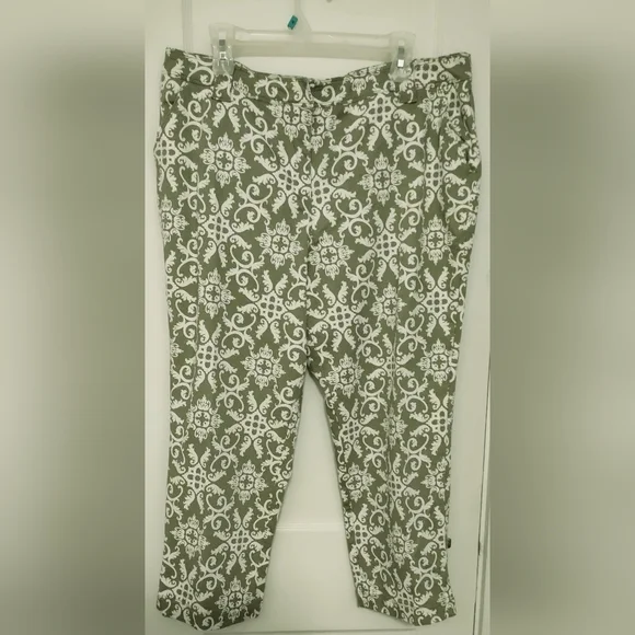 Olive Green Print Crop Pants sz 16 - Picture 5 of 10